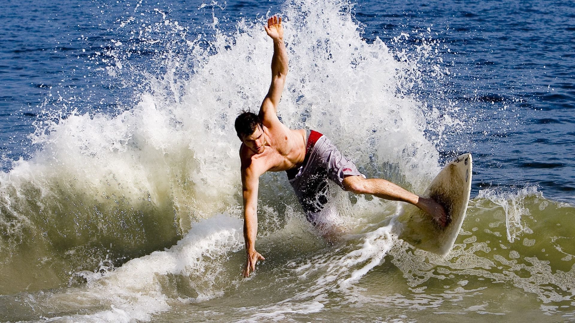 社会媒体热议：台球精彩瞬间集锦，台球片段